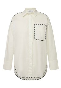 Weißes Hemd mit Knöpfen, das einen schwarzen gestreiften Besatz am Kragen, der Tasche und dem Saum aufweist. Lange Ärmel mit Manschettendetails.