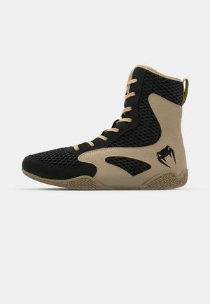 Hochschuh mit schwarzem Mesh-Obermaterial und beigen Akzenten. Strukturiertem Gummisohle und Logodetail an der Seite.