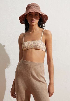 Hut - light pink