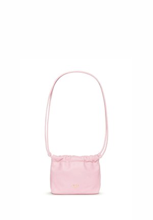 Mała jasnoróżowa skórzana torebka na ramię z zaciąganym zamknięciem u góry i długim paskiem, z subtelnym złotym logo "N°21" z przodu.