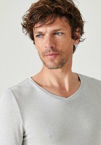 Damart COL V FINE SENSITIVE MANCHES LONGUES - Hemd - Heather Gray