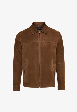 Bruine suède jas met een kraag, een voorste ritsluiting en twee ritszakken aan de zijkant. Heeft een gladde textuur en een getailleerd ontwerp.