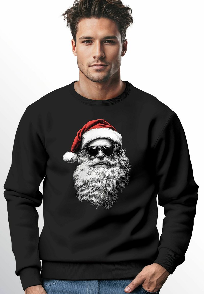 Schwarzer Hoodie mit einem Grafikdruck von Santa Claus, der Sonnenbrillen und eine rote Mütze trägt, wobei detaillierte Gesichtszüge und ein strukturierter Bart hervorgehoben werden.