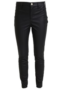 Černé kalhoty z umělé kůže se slim fit střihem, s předním zapínáním na knoflíky a jemnými stehovými detaily podél švů.