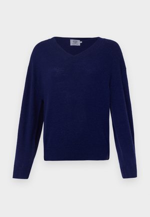 Mørkeblå v-hals sweater lavet af blødt strikstof, der har lange ærmer og en afslappet pasform, med ribkant ved kanten og ærmerne.