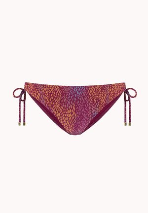 Burgunderrote Bikinihose mit orange-blauem abstraktem Blattmuster, ausgestattet mit verstellbaren Seitenschnüren mit Metallenden.