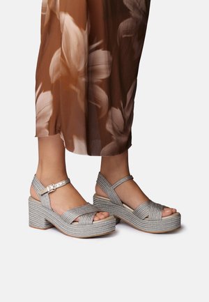 DESIREE - Espadrilles - plati