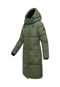 Olivgrön vadderad lång vinterjacka med huva, sidofickor, svarta innerhandkrafter och framdragkedja.