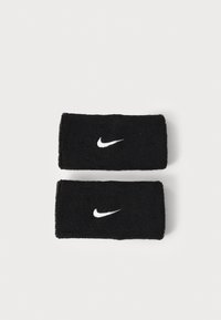 Brazaletes de algodón de rizo negro, con logotipos de swoosh blanco de Nike, forma rectangular, textura suave y diseño atlético estándar.