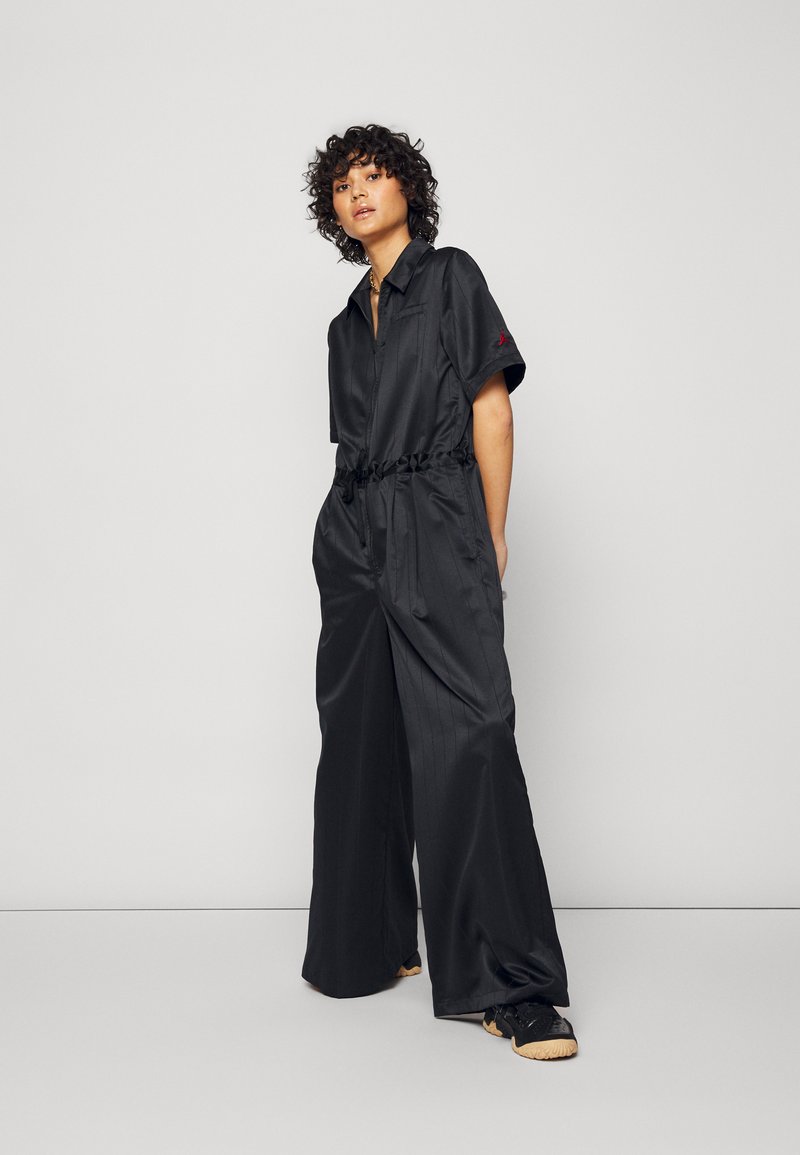Damen Kleider | Jordan HERITAGE FLIGHTSUIT Jumpsuit black/gym red/schwarz - RF68842 Damen Kleider | Jordan HERITAGE FLIGHTSUIT Jumpsuit black/gym red/schwarz - RF68842