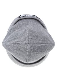 Berretto in maglia grigio con punta arrotondata, dotato di risvolto e dettagli cuciti in vista. Tessuto morbido con un design semplice.