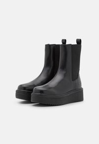 Zign Platform-nilkkurit - black