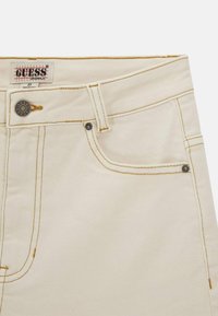 Guess HIGH WAIST - Shorts di jeans - creme