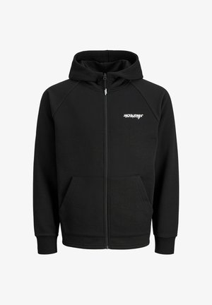 Schwarze Kapuzensweatjacke aus weichem Material, mit gerippten Schulterakzenten, einer Kapuze und zwei Vordertaschen, sowie weißem Logo auf der Brust.