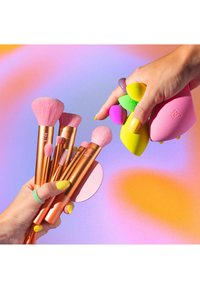 Real Techniques HYPERBRIGHTS SCULPT LOCK CONTOUR BRUSH - Pennelli trucco