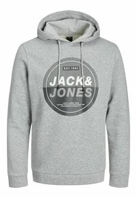 Felpa grigia con cappuccio regolabile e tasca a canguro. Presenta una grafica circolare con la scritta "JACK & JONES" e testo, arricchita da una texture morbida.