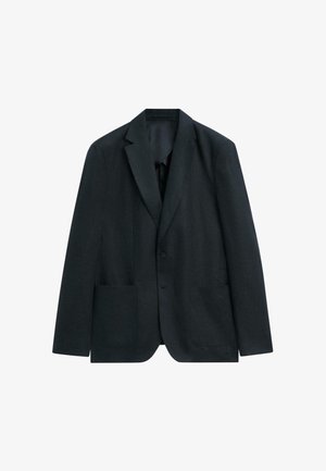 Zwarte blazer met één knoop, met inkeping revers en twee voorzakken, getoond tegen een witte achtergrond.