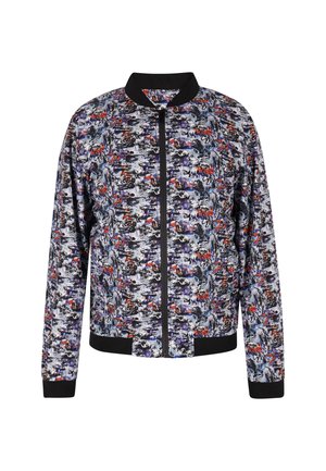 Chaqueta bomber con estampado que presenta un diseño en negro, gris y multicolor, cierre de cremallera, y puños y cuello acanalados en negro.