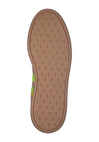 Podrážka topánky s diamantovým vzorom a hnedým gumovým základom. Horná strana má živé zelené a purpurové časti s textúrovaným povrchom.