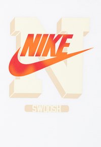 Nike Sportswear TEE FUTURA UNISEX - Camiseta estampada - white