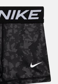 Nike Performance PRO DF SHORT SPORT UNISEX - Punčochy - black/white