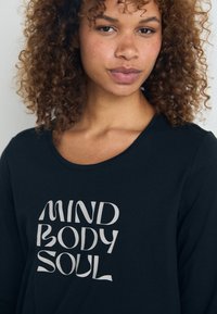 Triumph SET - Pyžamová sada - black