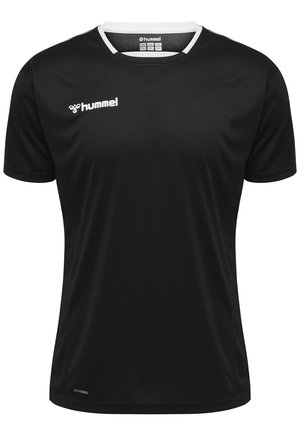 Czarna sportowa koszulka z krótkim rękawem, z białym logo hummel na piersi, białym obszyciem kołnierza oraz napisem "BEECOOL" w pobliżu brzegu.