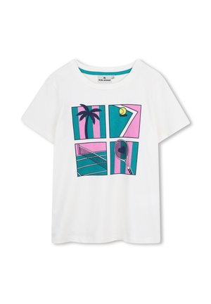 Maglietta bianca per bambini con grafica di palma, pallina da tennis, campo e racchetta in blocchi di colore turchese, rosa e nero.