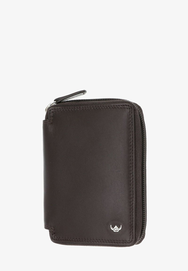 Portefeuille zippé en cuir marron foncé avec tirette argentée et petit logo argenté dans un coin, fermé et debout.