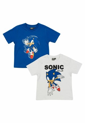 Due t-shirt con Sonic the Hedgehog. Una blu con una grande grafica, l'altra bianca con la scritta "SONIC let's roll" e una figura del personaggio.
