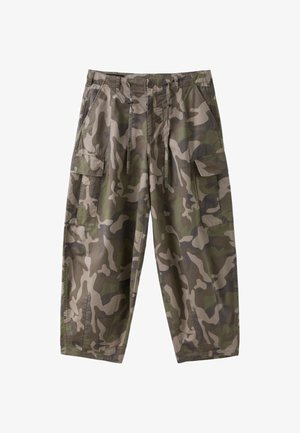 Stradivarius, PRINTED CARGO TROUSERS - Kapsáče - khaki