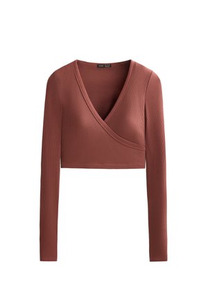 Kavni rebrast crop top z dolgimi rokavi, globokim V-izrezom in prekrivanjem. Mehka tekstura in oprijet silhueta, primerna za plastenje.