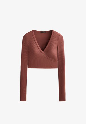 Kavni rebrast crop top z dolgimi rokavi, globokim V-izrezom in prekrivanjem. Mehka tekstura in oprijet silhueta, primerna za plastenje.