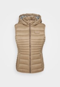 Beige gepolsterte Weste mit Kapuze, mit einem Reißverschluss vorne, horizontalen Nähten und einem gemusterten Innenfutter. Markenlogo auf der Brust.