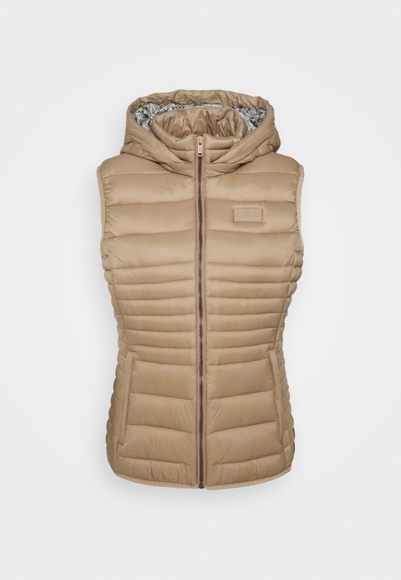 Beige gepolsterte Weste mit Kapuze, mit einem Reißverschluss vorne, horizontalen Nähten und einem gemusterten Innenfutter. Markenlogo auf der Brust.