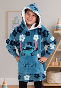 Pullover con cappuccio blu in fleece, caratterizzato da una grafica di Stitch e motivi floreali. Interno morbido, tasca frontale e polsini a coste.