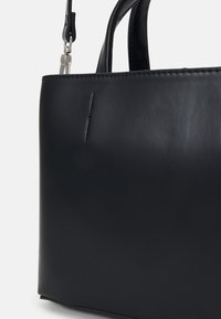 PARFOIS PIJA - Rankinė - black