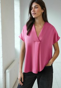 Next REGULAR FIT - SHORT SLEEVE OVERHEAD - T-shirt con stampa - pink