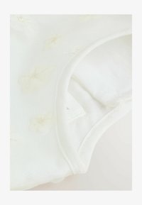 Geselecteerd, white d flowers