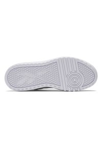 Semelle de chaussure en caoutchouc blanc avec un motif de grip texturé, des accents circulaires et linéaires, présentant un design géométrique pour l'adhérence.