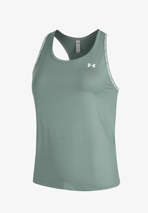 Canotta atletica verde chiaro realizzata in tessuto morbido. Presenta un design a fascia con logo bianco e dettagli in contrasto lungo le spalle.