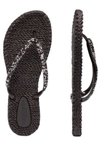 Infradito nere intrecciate con cinturini lucidi caratterizzati da accenti di glitter argento e bordeaux. Suole lisce con dettagli del logo sulla parte inferiore.