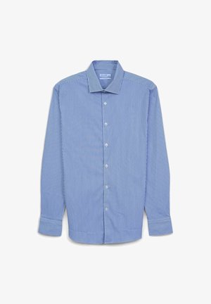 Chemise à rayures bleues et blanches à manches longues avec fermeture à boutons, col et manches à revers. Le tissu semble lisse avec une texture légère.