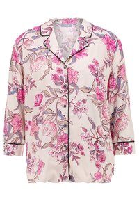 Camicia da pigiama color crema con maniche a tre quarti, caratterizzata da una stampa floreale in rosa e viola, contornata di nero, con colletto a punta e bottoni.