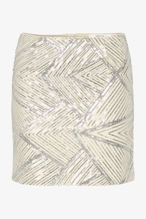Jupe blanche courte et ajustée avec un motif géométrique en sequins argentés, présentant des designs en zigzag et des lignes, texture lisse et taille discrète.