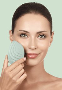 GESKE SONIC FACIAL BRUSH | 5 IN 1 - Ansiktsvård - tillbehör - green