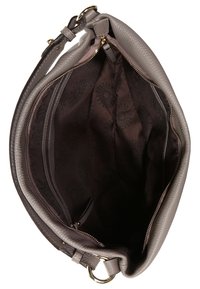 Szara skórzana torebka z złotymi pierścieniami, otwarty zamek błyskawiczny, a wewnątrz brązowa podszewka z okrągłymi wzorami.