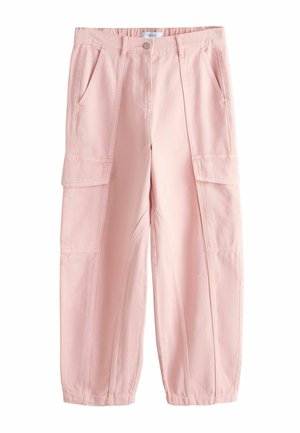 Pantalones cargo de color rosa claro con puños elásticos, cierre frontal con botón y cremallera, bolsillos laterales y bolsillos con solapa en los muslos.