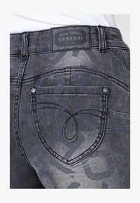 Pasirinkta, black denim