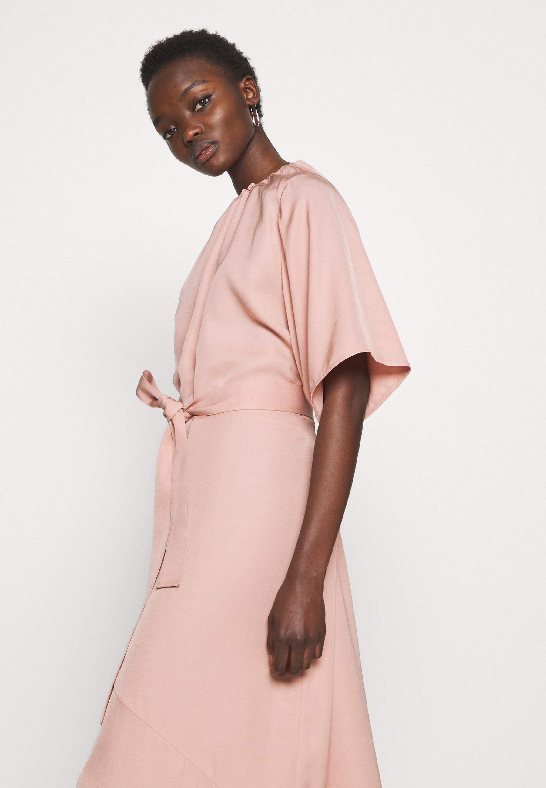 Filippa K ELLA DRESS Maxiklänning antique rose Zalando.se Till dam från Filippa K, en rosa jerseyklänning.